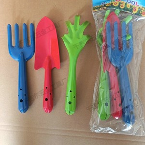 Colorful Garden Tools Set Shovel Rake For Kids Beach Play Sand Digging 3 Pieces Blue Green Red Unisex 2 To 4 Years - Product Image 2