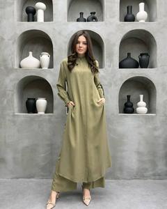 طقم عباية نسائي تركي ستايل <span class=keywords><strong>2026</strong></span> من الساتان بتصميم دبي، ياقة واقفة، أكمام طويلة، بنطلون واسع الساق بطول الكاحل، طقم كاجوال من قطعتين - Product Image 2