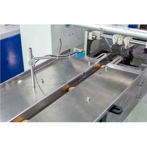 <span class=keywords><strong>Cuillère</strong></span> et fourchette Fraise Snack Bars Biscuit Sandwiching Emballage Machine - Product Image 3