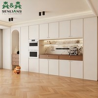 Buffet intégré moderne avec appareils encastrés, armoire murale sans poignée pour salle à manger de luxe ou villa