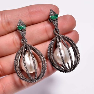 ต่างหู925เงินสเตอร์ลิงสุดหรูสำหรับผู้หญิงพลอยเพชรสีเขียวมรกตไข่มุกสีดำชุบทันสมัย - Product Image 4