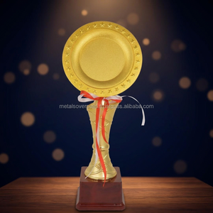Trophée de football personnalisé en fibre plaqué or, récompense sportive haut de gamme, coupe décorative de champion - Product Image 6