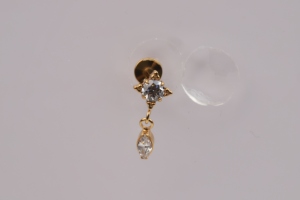 Novedad: Pendientes de titanio F136 chapados en oro de 24K con circonita talla marquesa y diseño de garra de estrella polar, ideales para bodas, regalos o fiestas. - Product Image 2