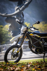 Motocicleta de carreras oficial Surron 12500W 74V 55Ah Ultra Bee Off Road Electric Dirt Bike - Product Image 2