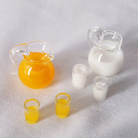 Realistisches Miniatur-Saft- und Milchgläser-Set für Puppenhaus-Küchenmodell