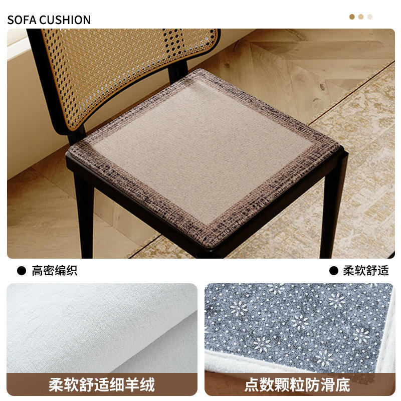 Plaza llena de niebla