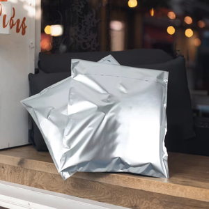 Personalizado 22 micras Plata Mate papel aluminizado autoadhesivo bolsa sello plástico Express Poly Mailer envío bolsas de <span class=keywords><strong>correo</strong></span> - Product Image 1