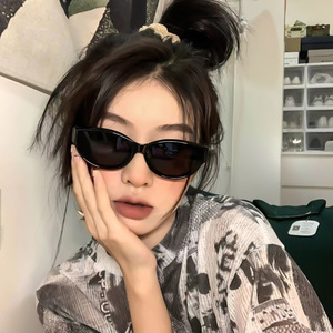 Nouvelles lunettes de soleil œil de chat de style européen et américain, unisexe, monture en plastique, protection UV400, type 3, polarisées, noires, pour femmes et hommes - Product Image 3