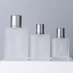 Yüksek kalite 30ml 50ml 100ml lüks parfüm boş şişe buzlu sprey pompası doldurulabilir cam şişe ile vidalı kapak