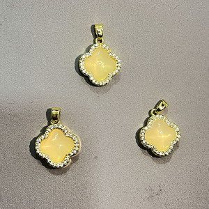 Colgante de Trébol de Cuatro Hojas, Aleación de Cobre con Microincrustaciones, Amuleto Temático, Joyería Unisex, Accesorio de Regalo - Product Image 3