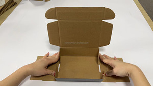 กล่องกระดาษลูกฟูกสีน้ำตาลแบบกำหนดเอง พิมพ์โลโก้สีบรอนซ์ บุฟองน้ำ บรรจุภัณฑ์นาฬิกา เป็นมิตรกับสิ่งแวดล้อม กล่องกระดาษแข็งสำหรับขนส่งทางอากาศ ปิดผนึกด้วยแม่เหล็ก - Product Image 4