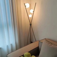 Nouvelle Lampe sur Pied de Luxe Léger Style Nordique Simple, Lampe de Chevet Designer pour Chambre, Lampe sur Pied Artistique Créative en Fer