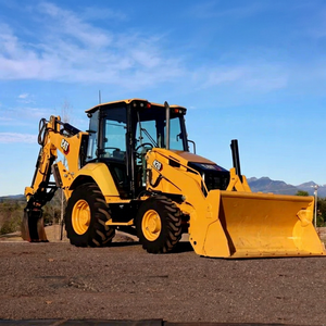 Chargeuse-pelleteuse Caterpillar 420 jaune avec godet avant et bras de terrassement arrière - Product Image 1