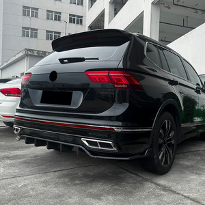 Aileron arrière Amp-Z pour Volkswagen Tiguan Mk2.5 R-Line, finition noire piano, texture carbone, finition mate, style tuning - Product Image 1