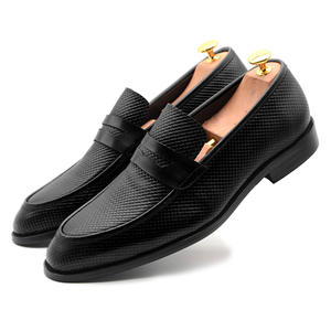 Mocassins décontractés en cuir véritable pour hommes d'affaires faits à la main à la mode avec une caractéristique de rehaussement pour une tenue détendue - Product Image 6
