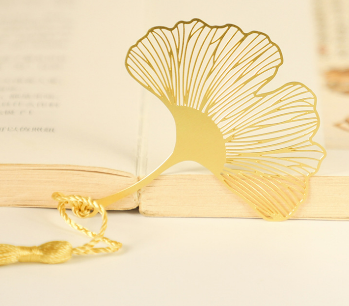 Foglia di Ginkgo dorato con nappa