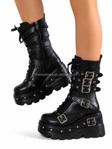 Bottines gothiques pour femmes CHENO avec logo personnalisé, noires et rouges, style punk, plateforme, avec boucle - Product Image 5