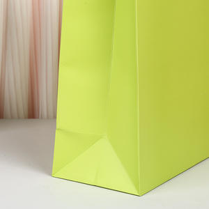 ถุงกระดาษสีขาวแบบสั่งทำที่มีที่จับเชือกคอตตอนแบบหรูหรารีไซเคิลได้โลโก้ที่กำหนดเองสำหรับช้อปปิ้งของขวัญชายหาดและบรรจุภัณฑ์เครื่องประดับ - Product Image 4