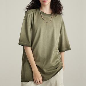 เสื้อยืดคอกลมแบบยูนิเซ็กซ์  ผ้าฝ้ายออร์แกนิค 255 กรัม  ทรงวินเทจ  ระบายอากาศได้ดี เป็นมิตรกับสิ่งแวดล้อม  รับสกรีนโลโก้ตามแบบที่ต้องการ - Product Image 6