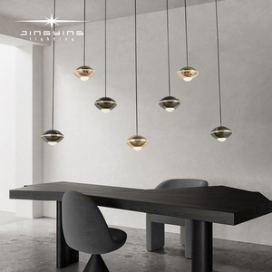 Lámpara Colgante Decorativa Elegante y Versátil en Negro y Dorado, Iluminación Ambiental Artística para Cafetería y Bistro - Product Image 2