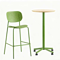 Ensemble table et tabourets de bar en métal pour extérieur, avec assise et dossier en plastique PP imperméable, design moderne et durable, pour patio et bistrot