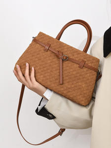 OEM 高级 PU 皮革麂皮女式手提包新款手工天鹅绒编织涤纶单肩斜挎时尚包 - Product Image 2