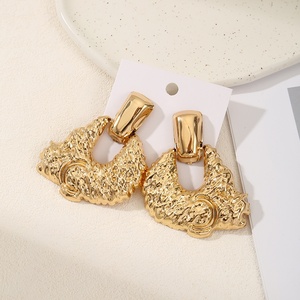Pendientes geométricos de moda europea y americana de Jingciren Boutique, pendientes sencillos y exagerados, elegante embalaje en caja de regalo - Product Image 4