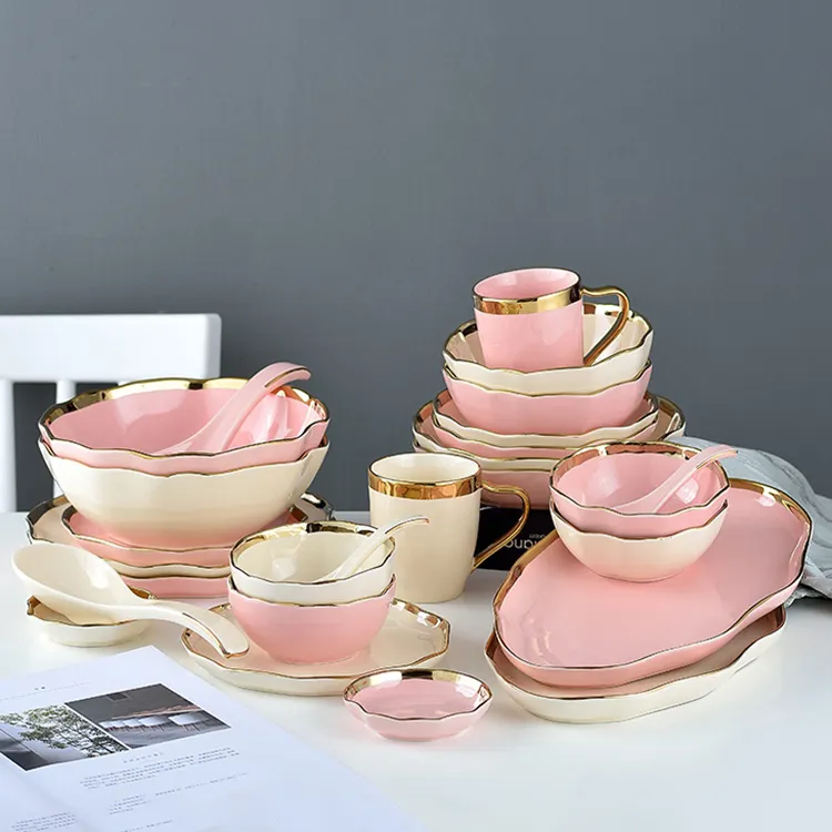 American Style Dinnerware Pink Light Yellow Formal Dinner Sets / Modern Luxury Porcelain Dinner Set For Banquet