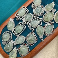 Le nouveau pendentif en préhnite naturelle classique est un bijou unisexe simple, élégant et rétro en pierre semi-précieuse.