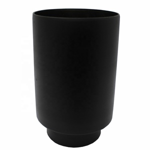 Support unique d'ouragans de couleur noire en verre dépoli de sable pour la décoration de table à la maison et de mariage - Product Image 1