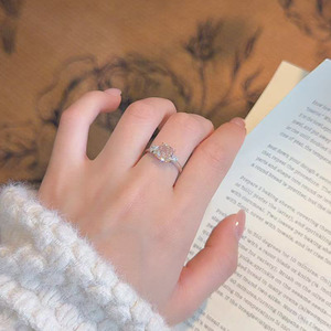 <span class=keywords><strong>Anillos</strong></span> <span class=keywords><strong>de</strong></span> compromiso sencillos <span class=keywords><strong>de</strong></span> 4 puntas con tallo recto y corte cojín <span class=keywords><strong>de</strong></span> <span class=keywords><strong>oro</strong></span> <span class=keywords><strong>rosa</strong></span> y blanco <span class=keywords><strong>de</strong></span> 18 quilates con diamantes rosas <span class=keywords><strong>de</strong></span> laboratorio para mujer, anillo <span class=keywords><strong>de</strong></span> diamante cultivado en laboratorio - Product Image 5