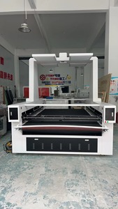 Máy cắt <span class=keywords><strong>laser</strong></span> vải <span class=keywords><strong>CCD</strong></span> Camera 1812 1830, máy cắt <span class=keywords><strong>laser</strong></span> vải áo thun may mặc với hệ thống cấp liệu tự động dành cho đồ thể thao - Product Image 2