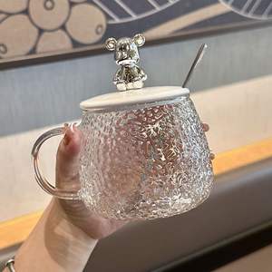 Mug à café en verre transparent mignon en gros, grande capacité, avec couvercle et poignée en silicone motif ours 3D, pour tasses à thé et soucoupes - Product Image 2
