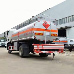 Camion-citerne à carburant en acier au carbone 4x2, neuf, capacité 5001-10000L, véhicule de livraison d'essence, marque FAW/Howo - Product Image 4