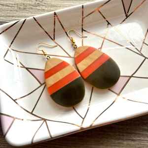 Pendientes artísticos de resina y madera, joyería ligera hecha a mano, estilo bohemio único, regalo perfecto para mujeres, adolescentes y niñas - Product Image 3