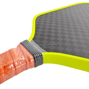 Raquette de pickleball personnalisée 6K Grit, face en graphite et <span class=keywords><strong>fibre</strong></span> de carbone, 4e génération, 16 mm, Pro IV, noyau en polymère nid d'abeille, son de frappe amélioré - Product Image 3