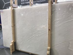 Lastra di Marmo Bianco Reale con Texture Cremosa e Venature Morbide, OEM per Pareti di Lusso, Bagni e Sanctorum - Product Image 2