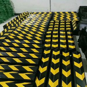 Protections d'angle en caoutchouc anti-collision Longda Rubber 1200 mm noir jaune pour les murs des parkings souterrains - Product Image 1
