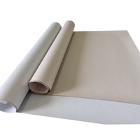 Bâche en PVC enduite de vinyle personnalisée ignifuge en fibre de verre 30% pour rideau de stores roulants