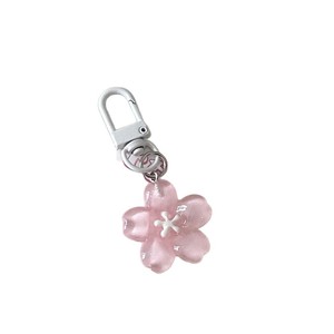 Llavero Romántico de Flor de Cerezo en Oferta, Colgante Personalizado para Bolsos, Simple y Dulce, para Parejas y Mejores Amigos, de Metal y Plástico - Product Image 5