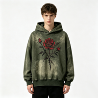 Sweat à capuche vert délavé vintage avec impression graphique Kornit DTG Rose Épine Rouge et décorations en strass thermocollants, style streetwear