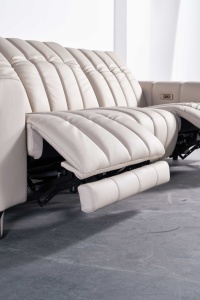 Sofá Reclinable Moderno de Tres Plazas en Cuero Genuino con Funciones de Masaje y Eléctricas, Estructura Metálica para Sala de Estar - Product Image 4