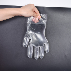 Gants en plastique pliables, de qualité alimentaire, emballés individuellement, jetables, en HDPE, pour le shampoing et les salons de coiffure - Product Image 2
