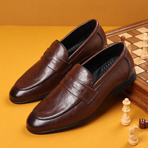 รองเท้าโลฟเฟอร์หนังสีดำสำหรับผู้ชาย รองเท้าลำลองแบบสวมปลายแหลมสำหรับเยาวชนอายุ 18-40 ปี - Product Image 2