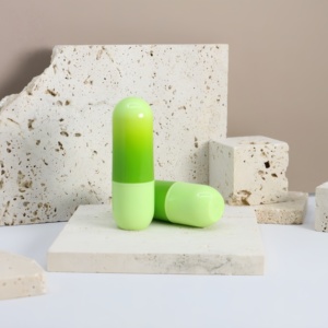 Tubo de lápiz labial vacío Yuecai con forma de cápsula, tapa degradada <span class=keywords><strong>verde</strong></span> <span class=keywords><strong>lima</strong></span>, bálsamo labial con base de <span class=keywords><strong>menta</strong></span>, personalizado - Product Image 4