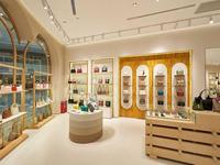 Élargir la portée de la marque |   Aménagements de magasin, présentoirs de vente au détail, portants à vêtements et accessoires de décoration pour boutiques de mode et de vente au détail