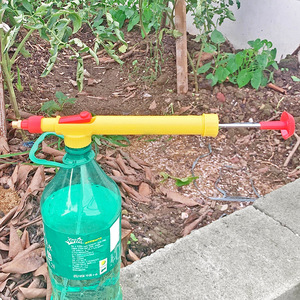 Handheld Manual Pressure Sprayer 1 Liter Plastic Watering Nozzle Garden Use - Product Image 3