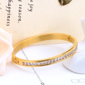 Brazalete de Acero Inoxidable con Zirconia y Baño de Oro, Diseño de Moda 2022, para Bodas - Product Image 4