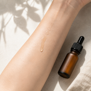 Huile Visage Éclaircissante de Qualité Supérieure à l'Extrait de Racine de Guimauve pour Apaiser, Hydrater et Unifier le Teint et la Luminosité de la Peau - Product Image 2