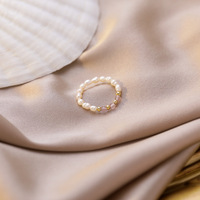Modischer Verstellbarer Süßwasserperlen-Ring Schmuck Damen Handgefertigte Elastische Kristallperlen mit Perlenketten-Ringen Großhandel